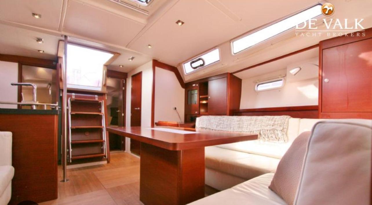 Hop Aboard! Sailing Excursion Included In Botel Venice
